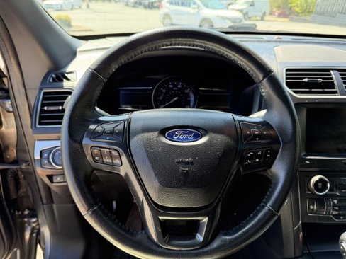 Used 2019 Ford Explorer XLT w/ Equipment Group 202A image 28