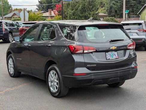 Used 2022 Chevrolet Equinox LS image 3