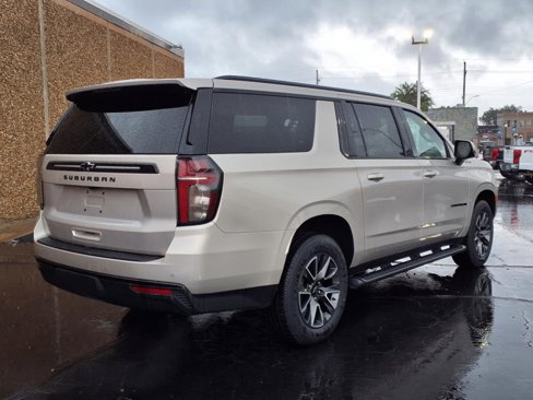 Used 2023 Chevrolet Suburban Z71 w/ Luxury Package image 2