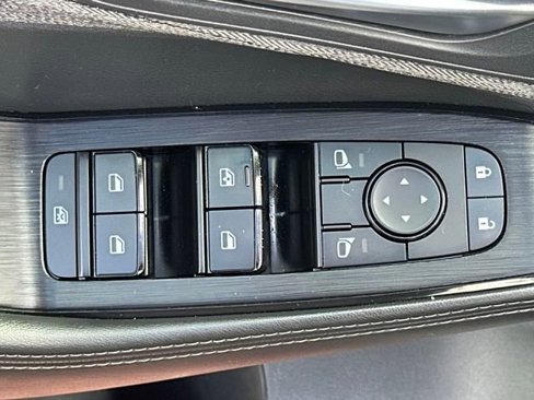 Used 2021 Nissan Rogue SV image 12