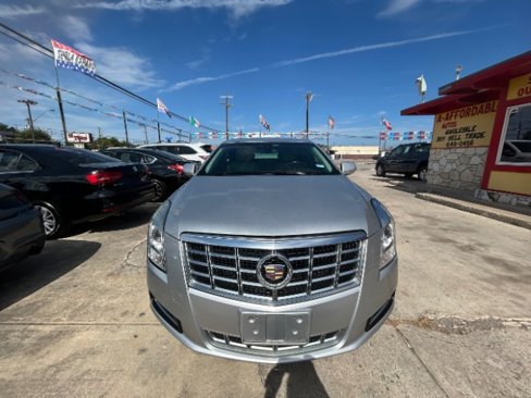 Used 2013 Cadillac XTS image 2