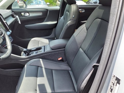 New 2025 Volvo XC40 B5 Core w/ Climate Package image 14