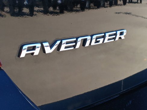 Used 2013 Dodge Avenger SE image 32