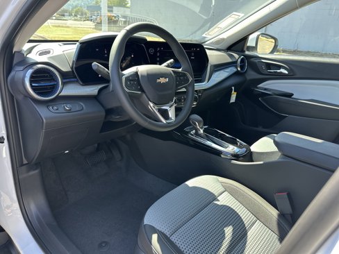 New 2025 Chevrolet Trax LT w/ Driver Confidence Package image 9