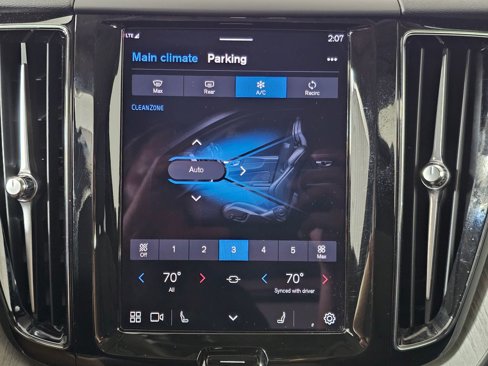 Used 2025 Volvo XC60 B5 Plus image 21
