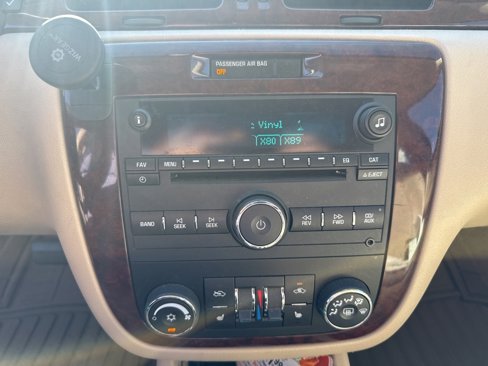 Used 2011 Chevrolet Impala LTZ image 4