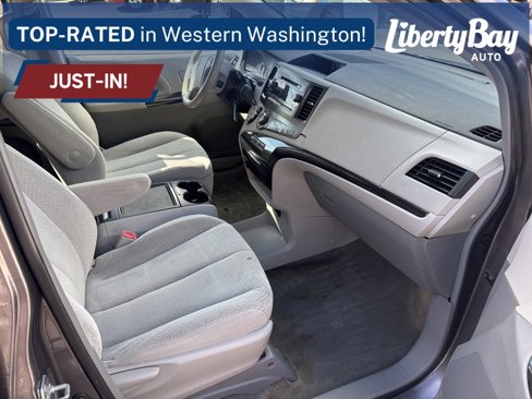 Used 2014 Toyota Sienna LE image 9