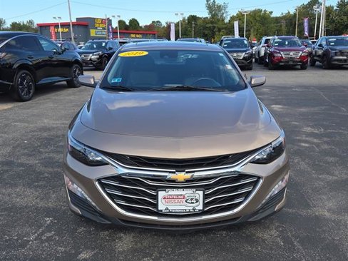 Used 2019 Chevrolet Malibu Hybrid w/ Leather Package image 12