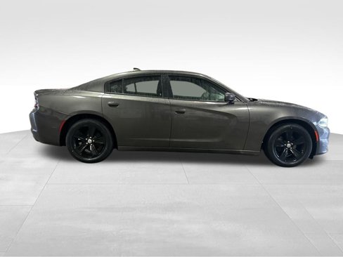 Used 2017 Dodge Charger SXT image 8