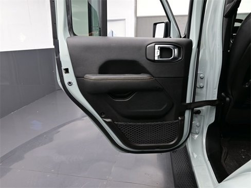 Used 2024 Jeep Wrangler Sahara w/ Technology Group image 13