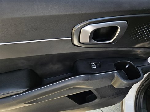 Used 2022 Kia Sorento LX image 10