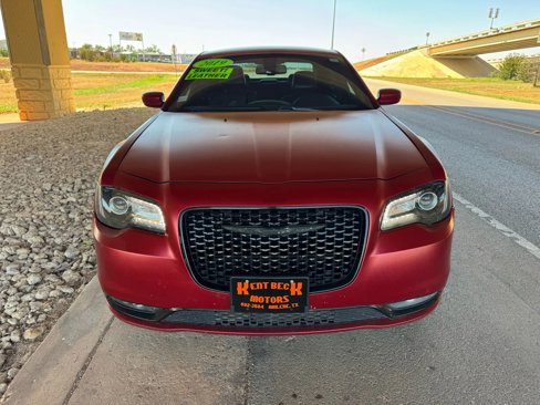 Used 2019 Chrysler 300 S image 8