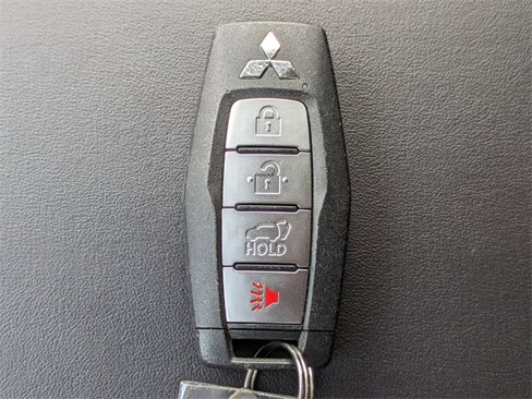 Used 2022 Mitsubishi Outlander SE image 33