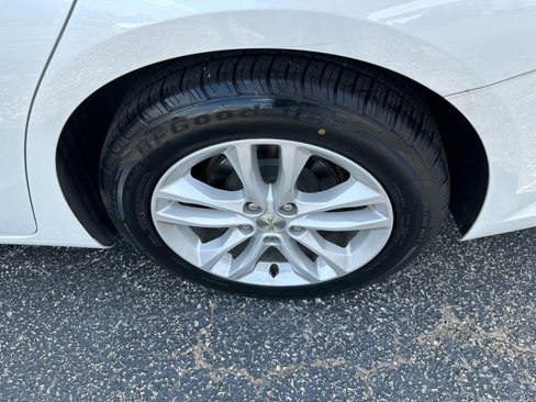 Used 2017 Chevrolet Malibu LT image 31