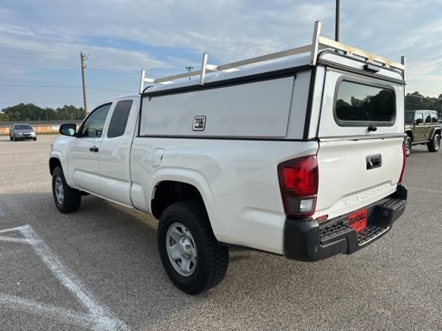 Used 2022 Toyota Tacoma SR image 5