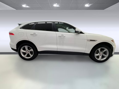 Used 2018 Jaguar F-PACE Premium image 7