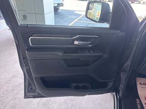 Used 2019 RAM 1500 4x4 Crew Cab image 6