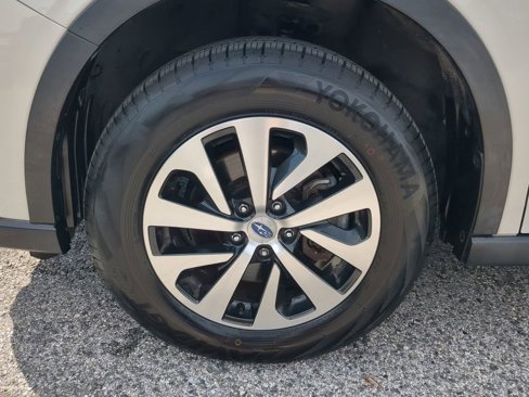 Used 2022 Subaru Outback Premium image 10