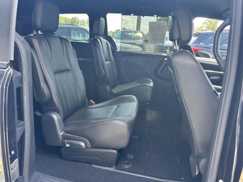 Used 2019 Dodge Grand Caravan GT image 19