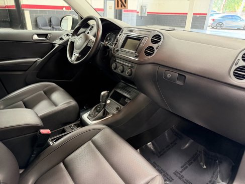Used 2016 Volkswagen Tiguan S image 32