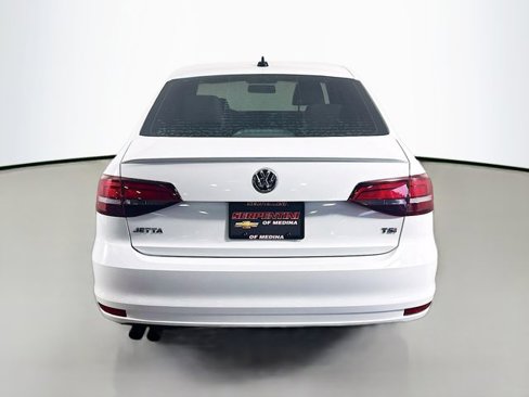 Used 2016 Volkswagen Jetta Sport image 7