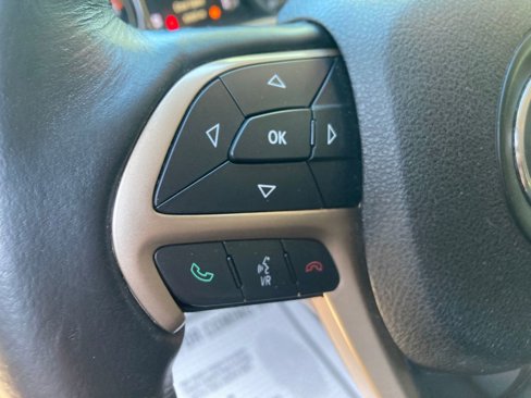 Used 2016 Jeep Cherokee Latitude w/ Safety/Convenience Group image 42