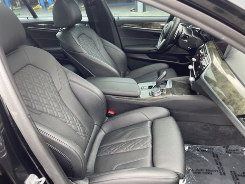 Used 2022 BMW 530e w/ Premium Package image 24