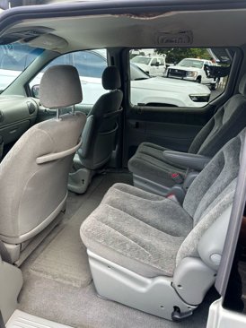 Used 1999 Chrysler Town & Country LX image 9