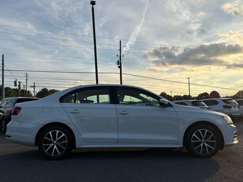 Used 2017 Volkswagen Jetta SE image 6
