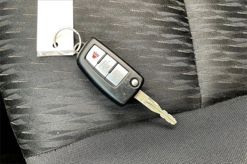 Used 2018 Nissan Rogue S image 11