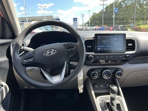 Certified 2020 Hyundai Venue SEL image 13