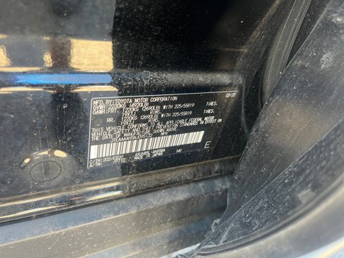 Used 2022 Toyota Venza XLE image 25