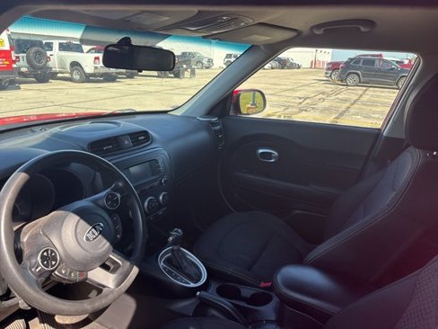 Used 2016 Kia Soul + image 6