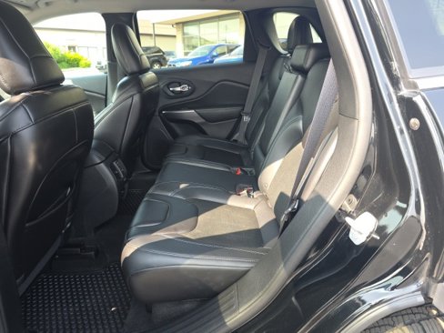 Used 2019 Jeep Cherokee Latitude Plus w/ Comfort/Convenience Group image 33