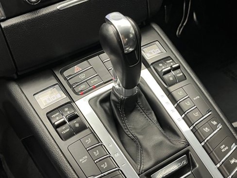 Used 2017 Porsche Macan Turbo image 15