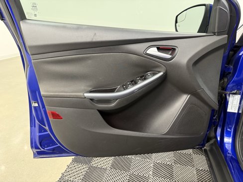 Used 2013 Ford Focus Titanium w/ Titanium Handling Pkg image 11