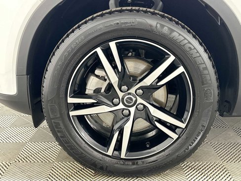 Certified 2025 Volvo XC40 B5 Core image 30