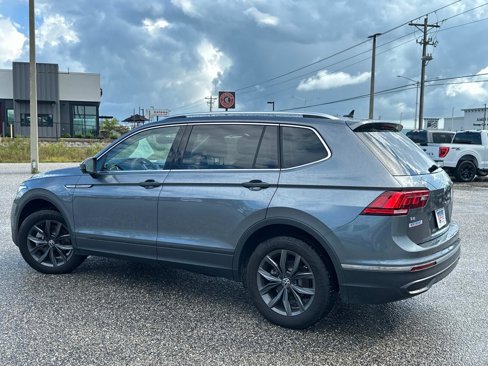 Used 2023 Volkswagen Tiguan SE w/ Panoramic Sunroof Package image 6