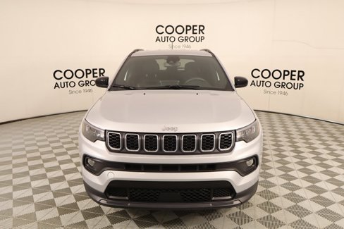 Used 2025 Jeep Compass Latitude image 8