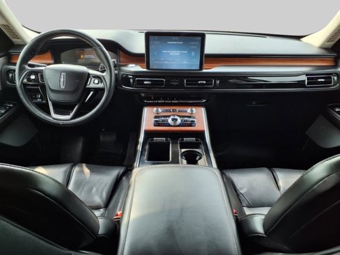 Used 2020 Lincoln Aviator Reserve w/ Equipment Group 202A image 9