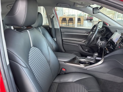 Used 2023 Toyota Camry SE image 31