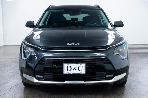 Used 2023 Kia Niro SX image 2