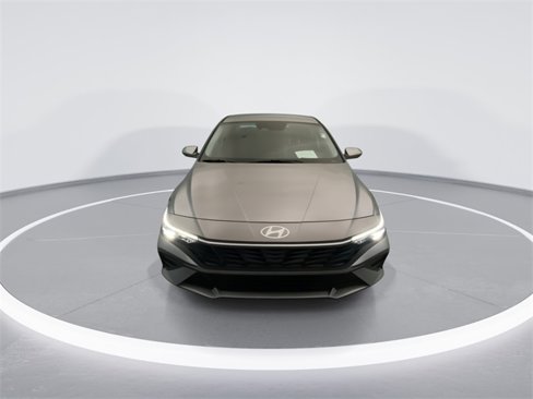 Used 2025 Hyundai Elantra SE image 7