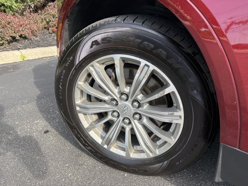 Used 2018 Cadillac XT5 Luxury w/ Driver Awareness Package image 17