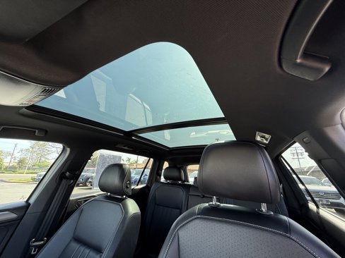 Used 2022 Volkswagen Tiguan SE R-Line image 17