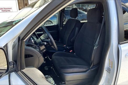 Used 2018 Dodge Grand Caravan SE image 23