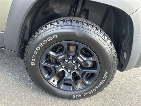 Used 2021 Jeep Cherokee Trailhawk image 32