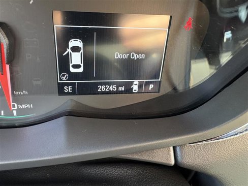Used 2022 Chevrolet Trax LT w/ LT Convenience Package image 19