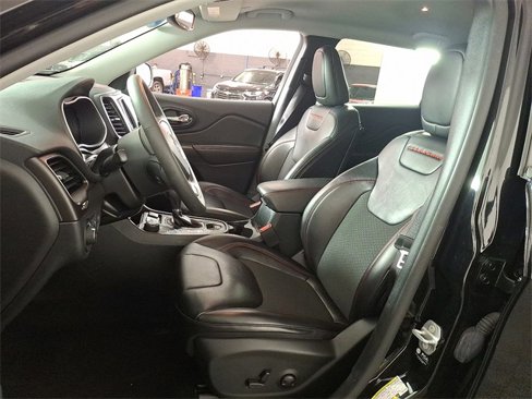Used 2022 Jeep Cherokee Trailhawk w/ Comfort/Convenience Group image 16