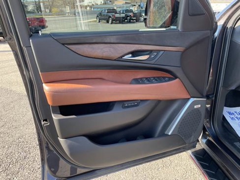 Used 2017 Cadillac Escalade Premium Luxury image 14